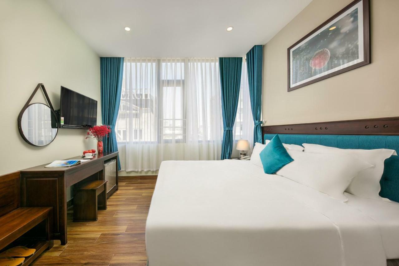 Celina & Hotel